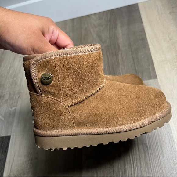 UGG Jona Boots Kids Size 11 Youth - Picture 2 of 13